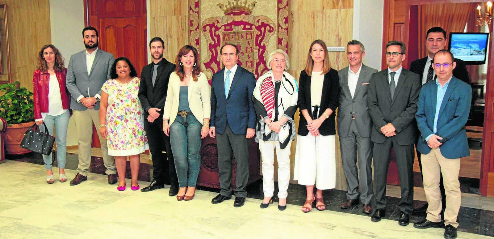Téllez, Landaluce y Romero, junto a representantes del Clúster y la Autoridad Portuaria de la Bahía de Algeciras, ayer, en el Ayuntamiento de Córdoba.
