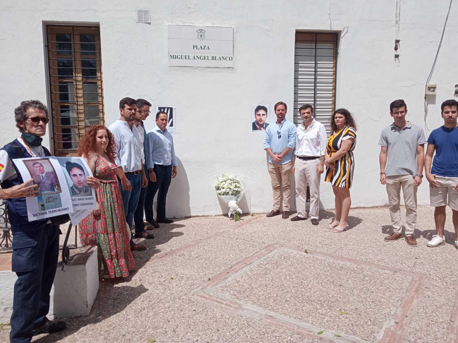 El homenaje en la localidad vejeriega se ha realizado en la plaza Miguel Ángel Blanco.