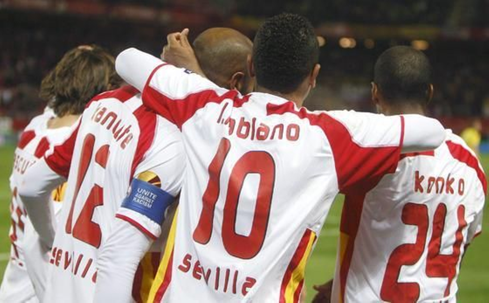 El Sevilla pasa a la siguiente ronda de la Liga Europa tras empatar 2-2 con el Borussia Dortmund. / EFE