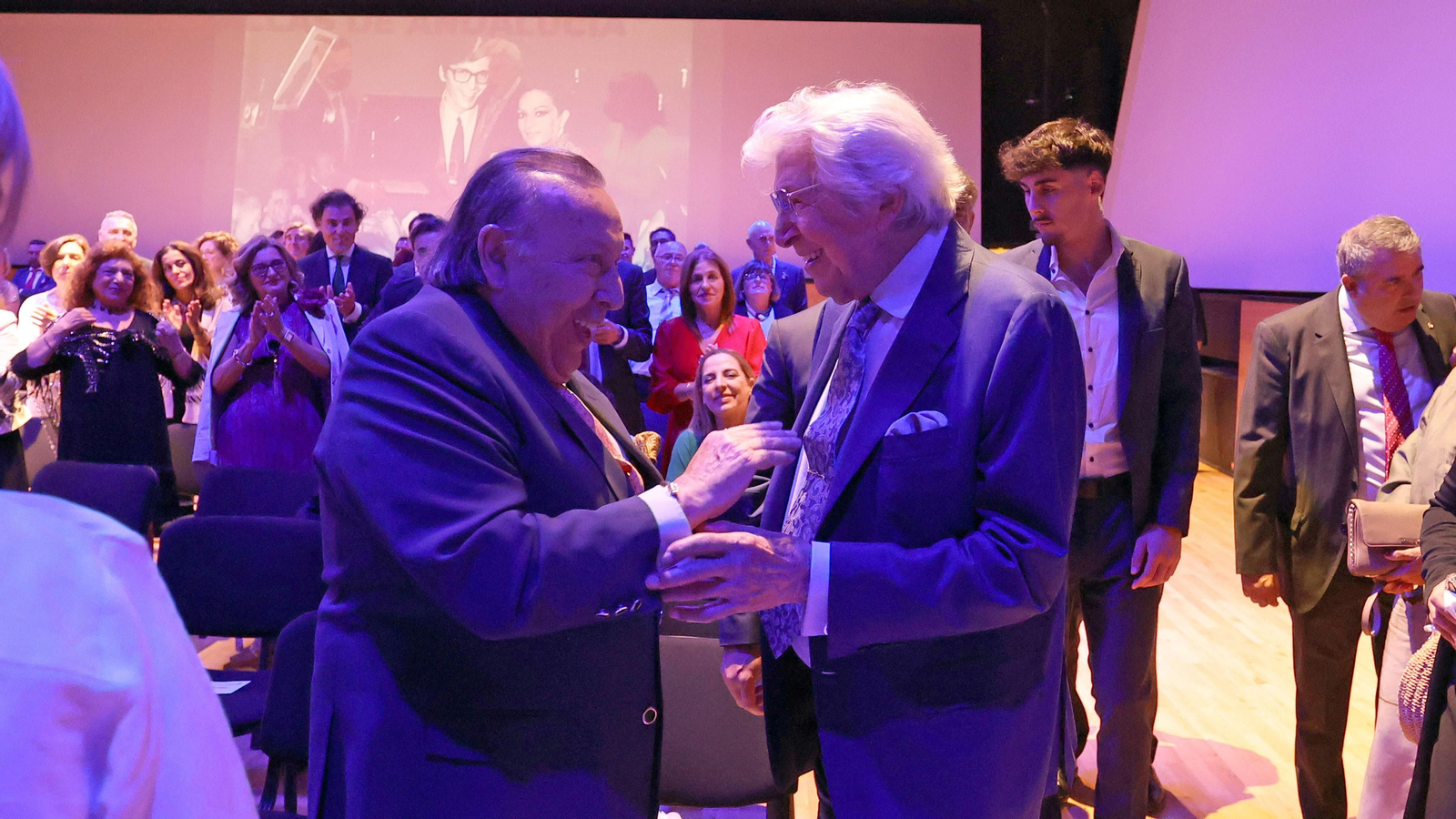 Manuel Alejandro recibe el premio Jerezano del Año del Rotary Club Jerez