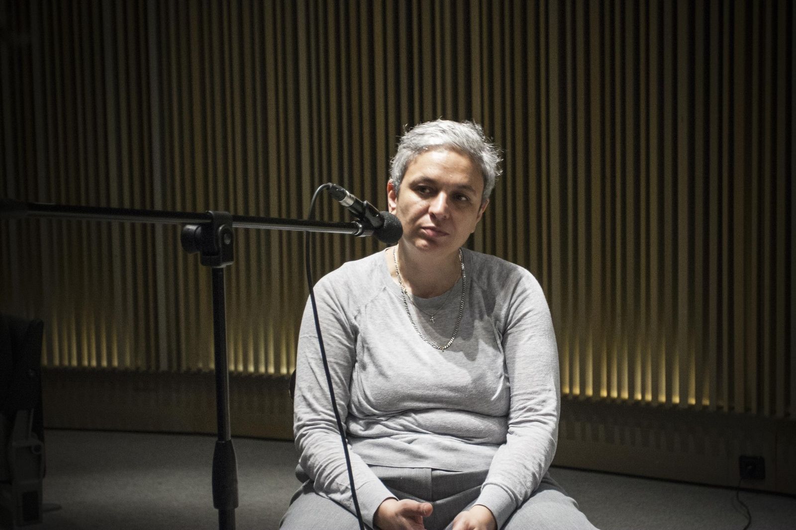 Dora García, durante una conferencia en el Macba de Barcelona.