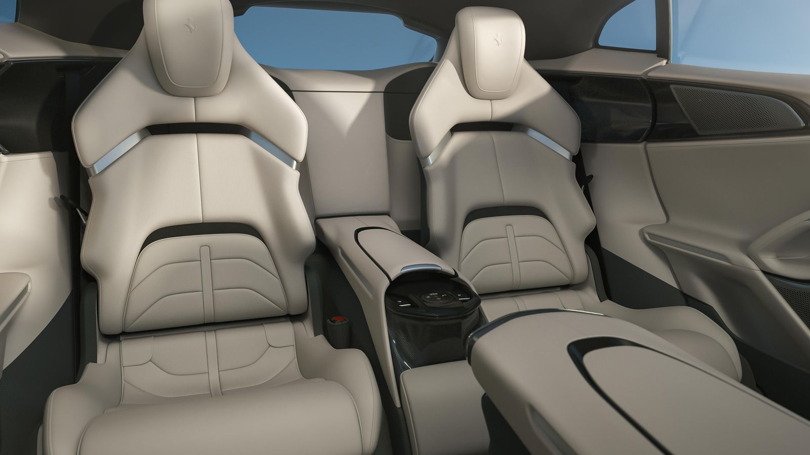 Los asientos traseros tienen unas formas y regulaciones semejantes a las de los pasajeros delanteros.