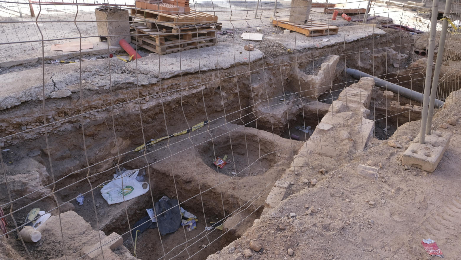Imágenes de la Plaza Masnou en obras. Almería