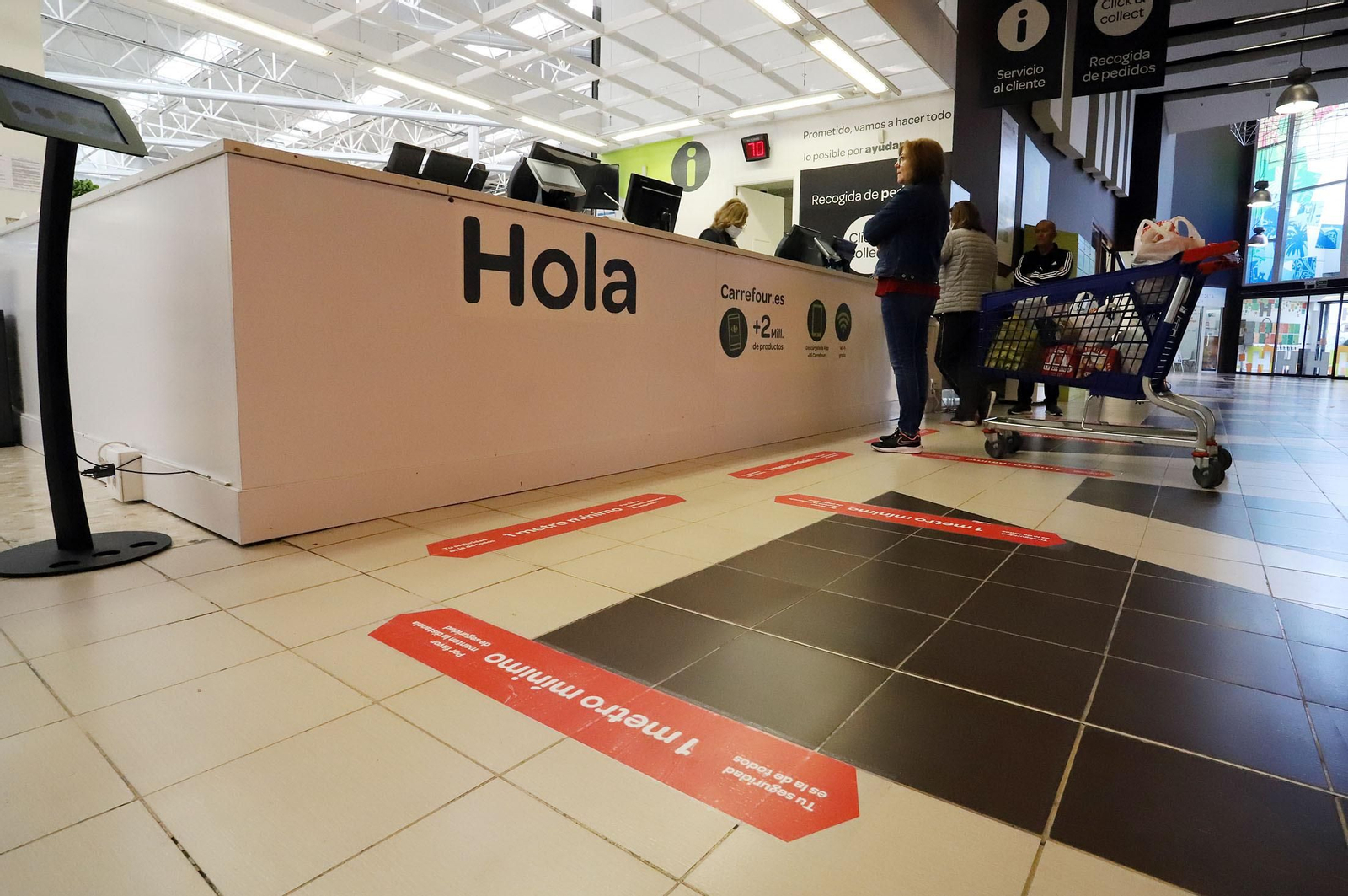 Imágenes de la situación y organización en los supermercados de Huelva