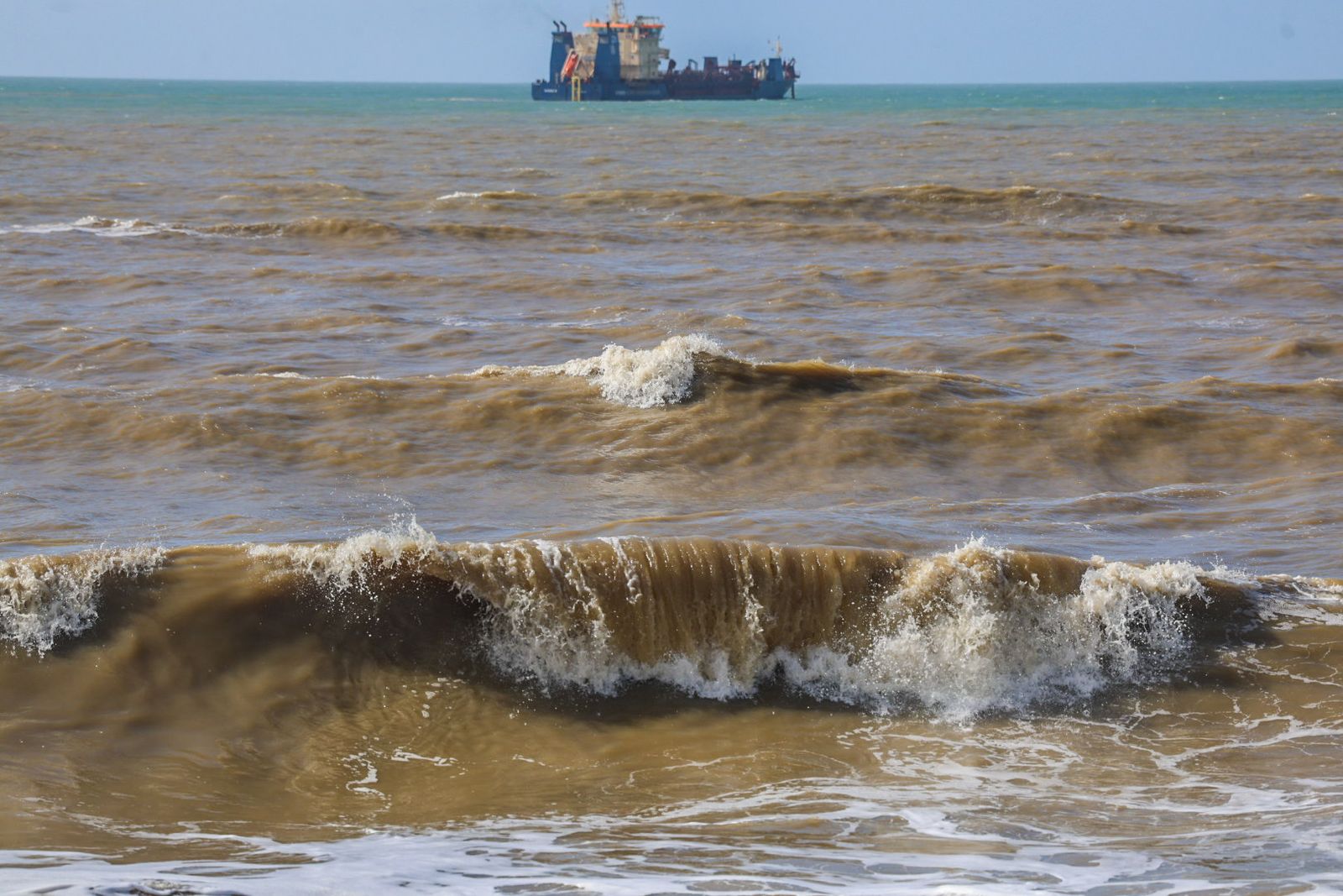 Fotografías del aporte de arena a la playa de Matalascañas