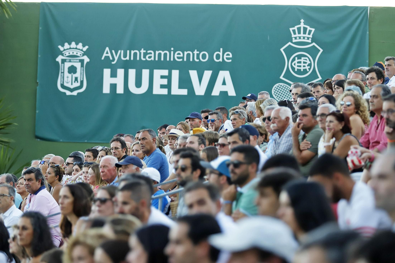 Imágenes del ambiente en la final femenina de la Copa del Rey de tenis de Huelva