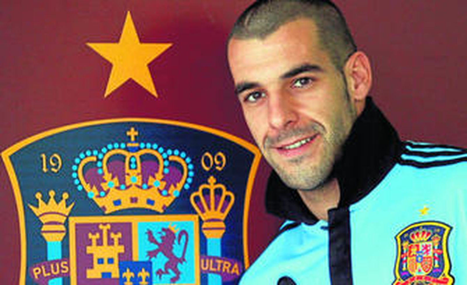 Negredo posa en el hotel de concentración de la selección española.