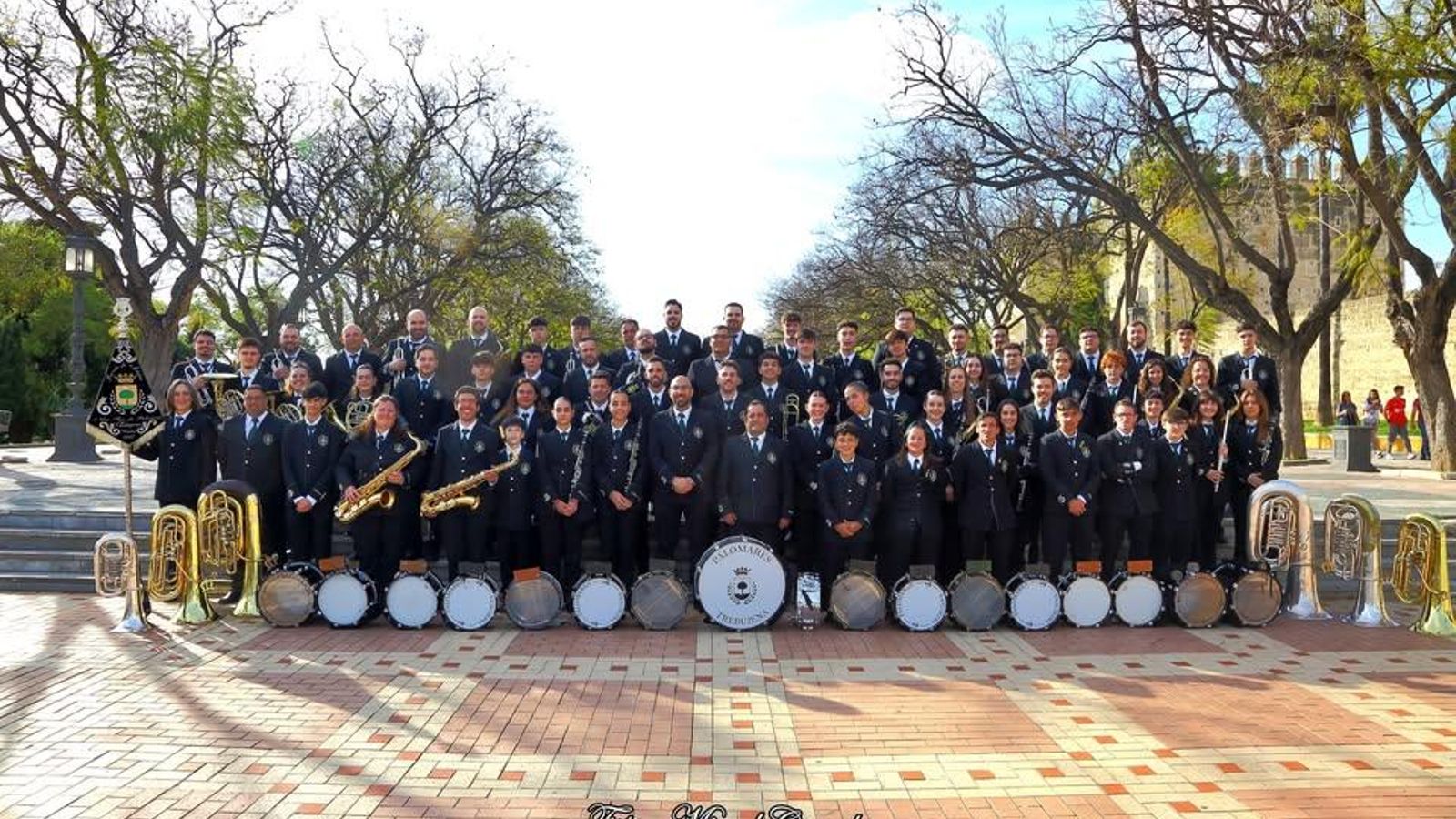 Banda de Música Nuestra Señora de Palomares, de Trebujena, en la Alameda Vieja de Jerez.