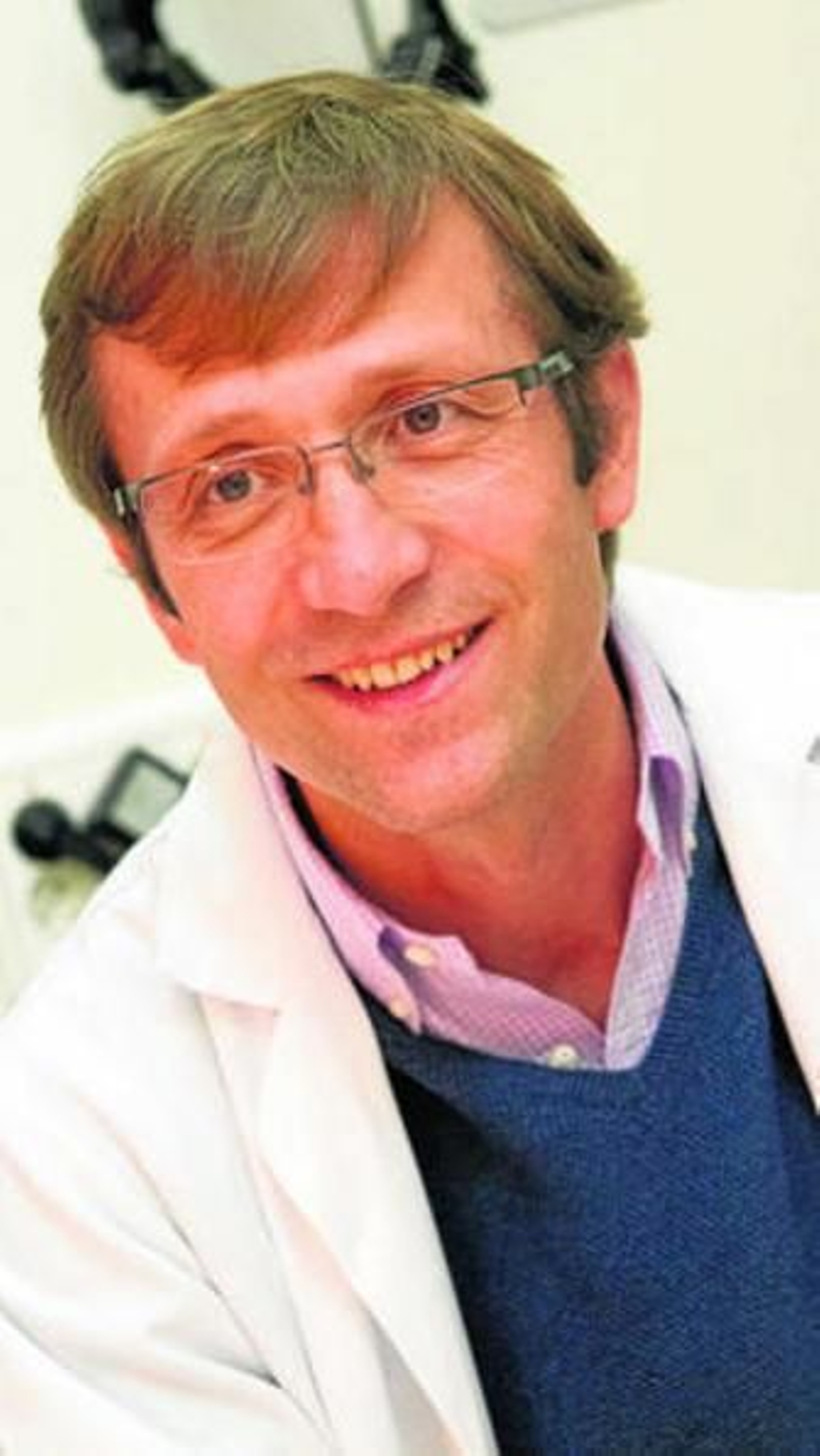 El doctor Francisco Espejo en el Hospital Virgen Macarena.