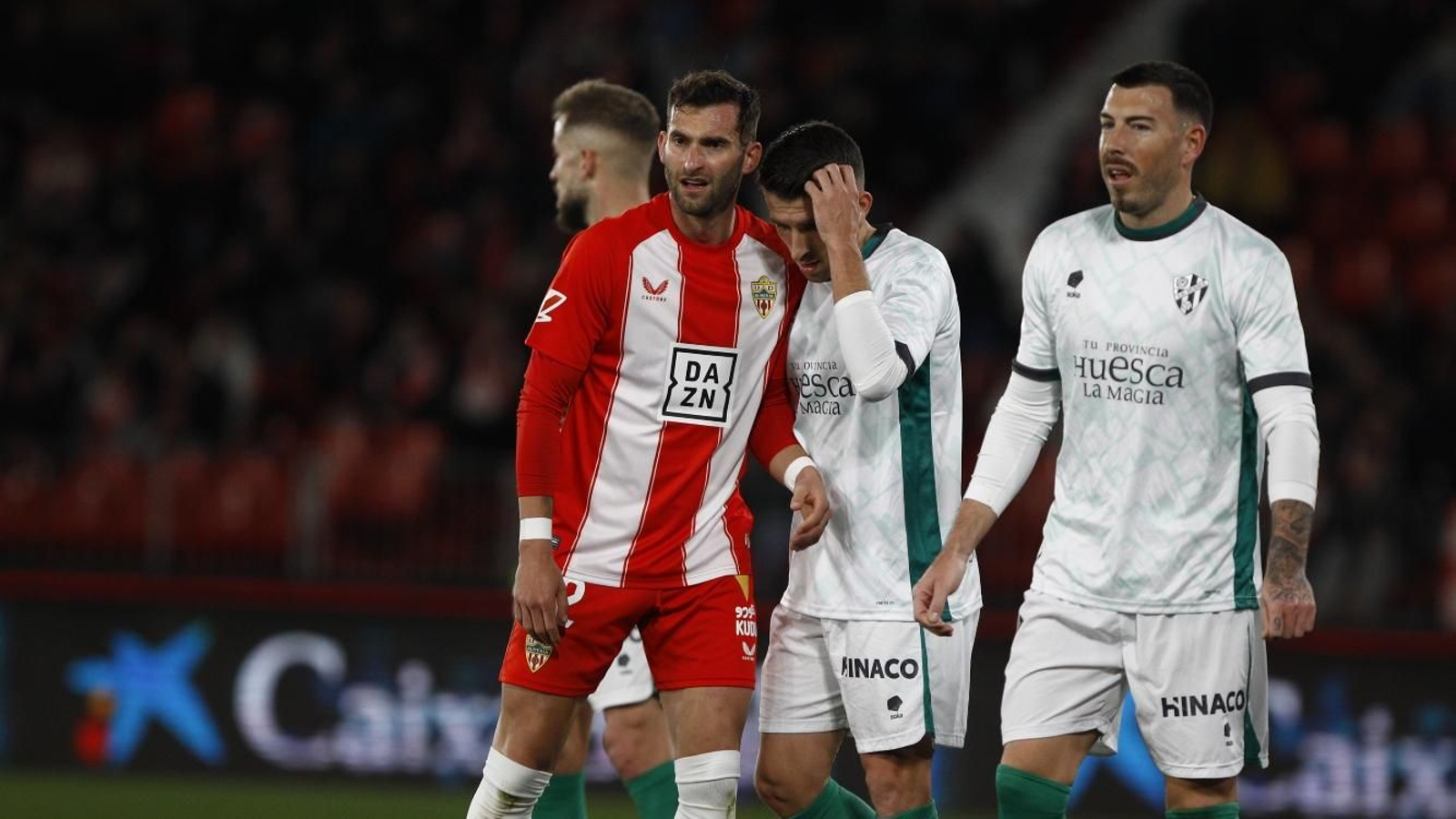 Leo Baptistao, Gerard Valentín y Sergi Enrich, con Jorge Pulido de fondo, en el partido del pasado curso.