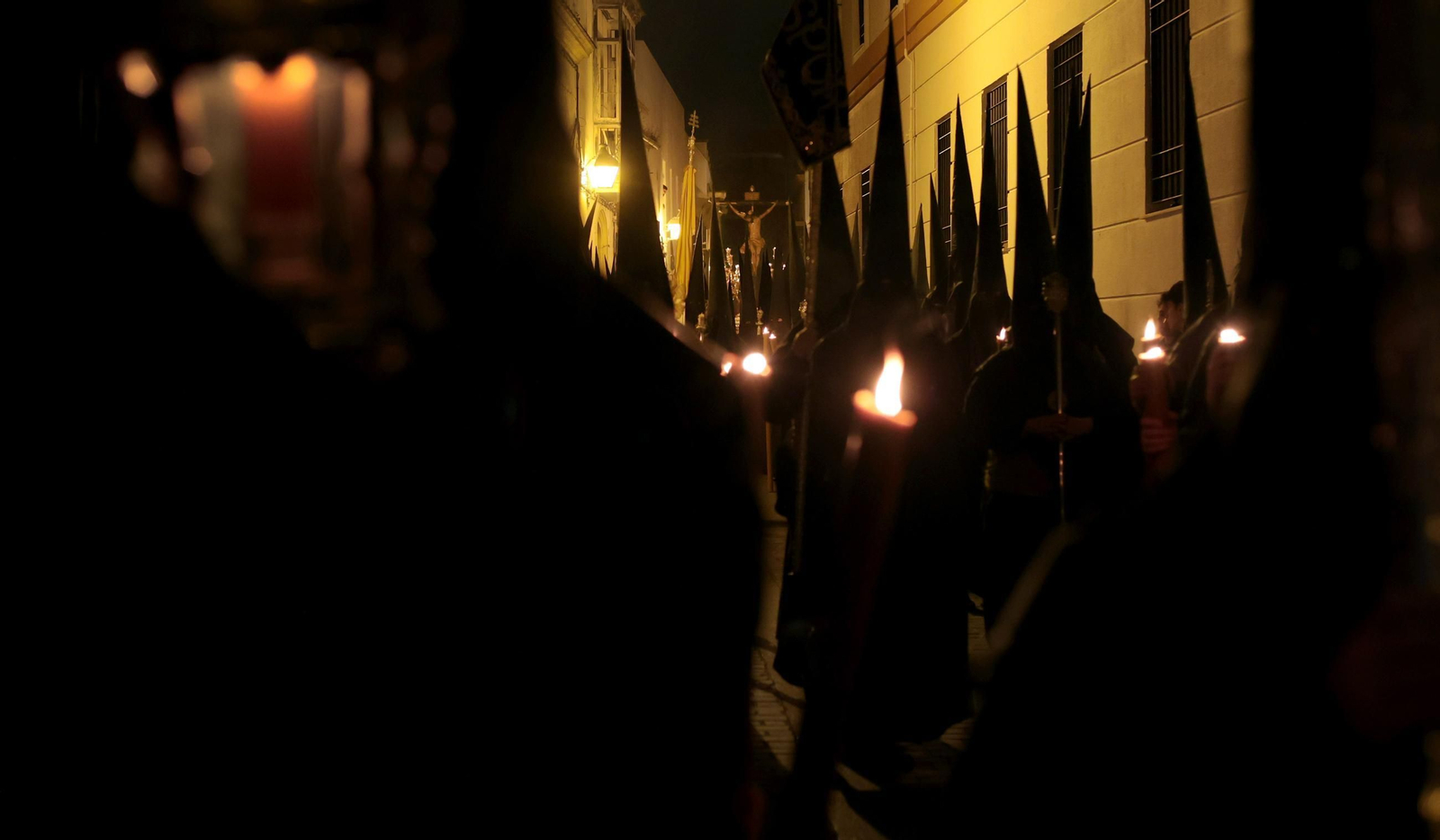 Imágenes de las Hermandades de la madrugada del Viernes Santo en Jerez 2025