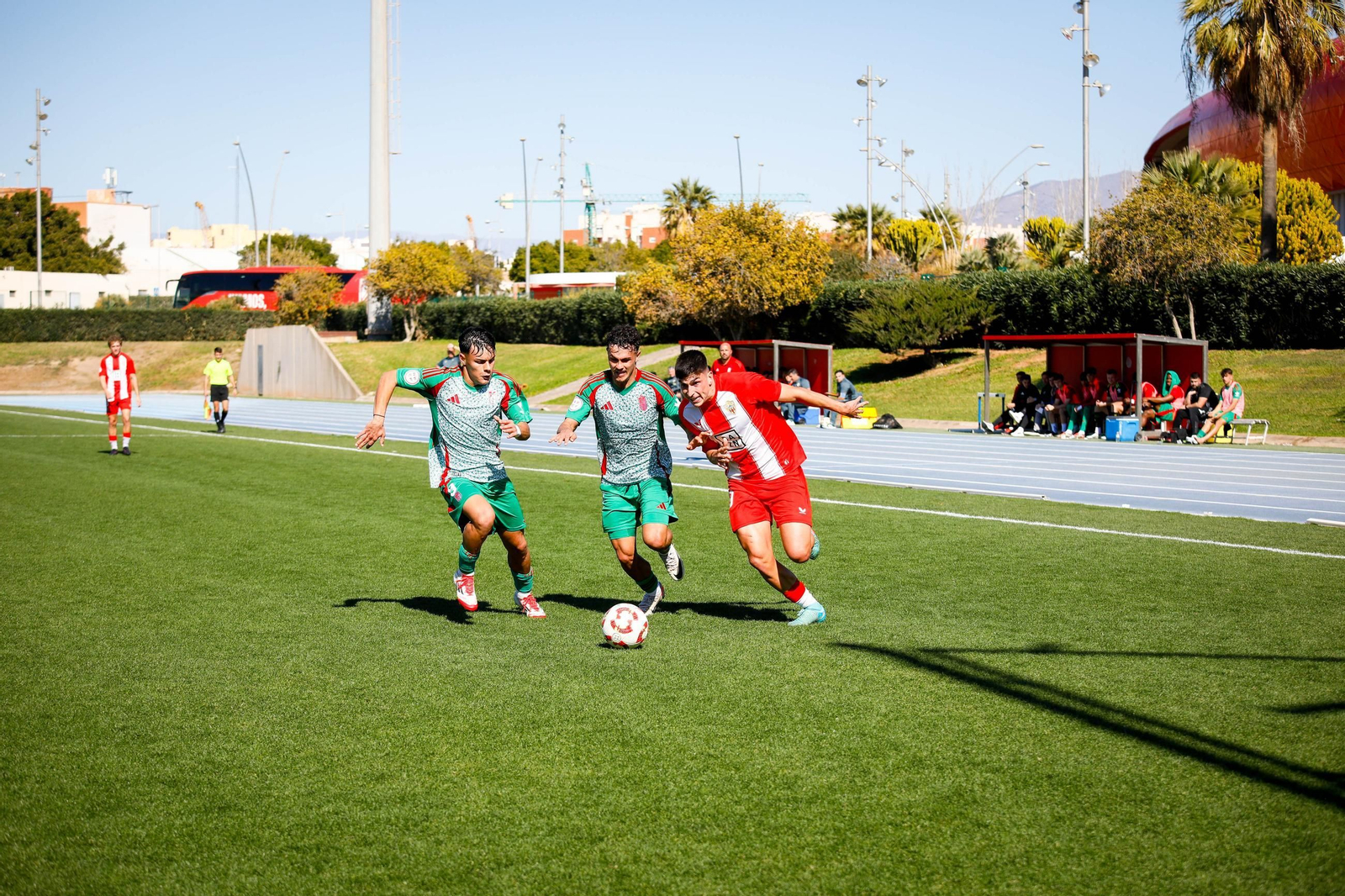 Las imágenes de Segunda RFEF entre Almeria B y recreativo de Granada
