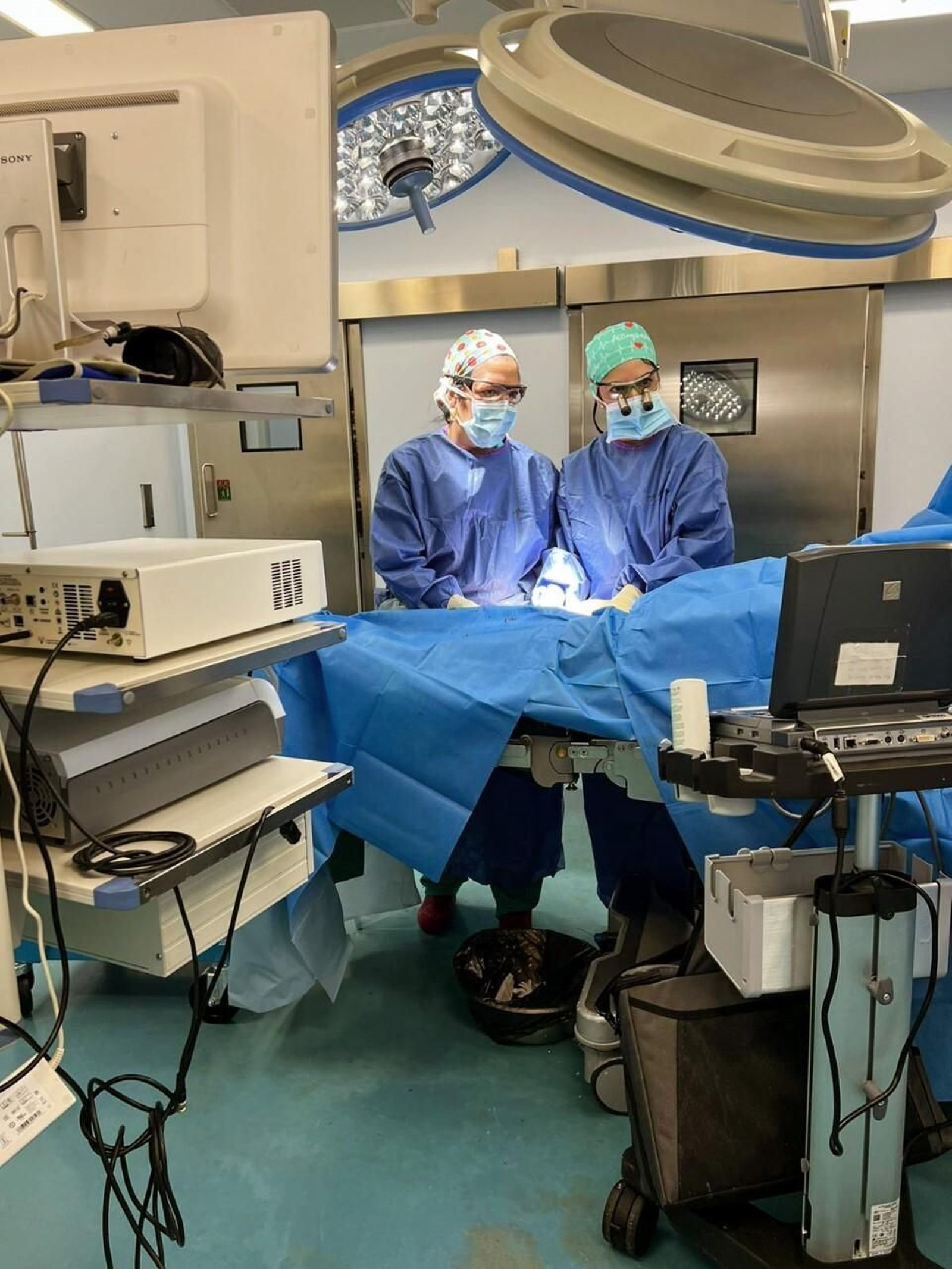 Las doctoras Ana Ramos y Victoria Ramos conducirán un Aula Salud gratuita el 25 de abril para abordar el tratamiento integral de la patología de varices.