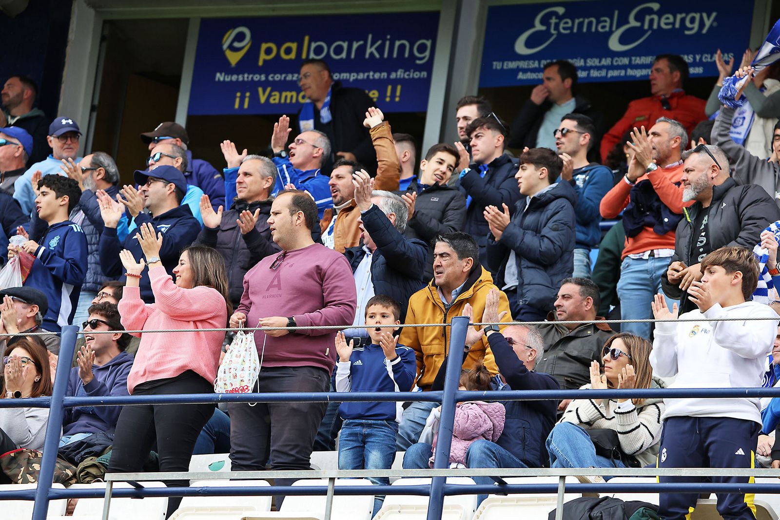Ambiente en las gradas del Recreativo de Huelva vs AD Ceuta FC