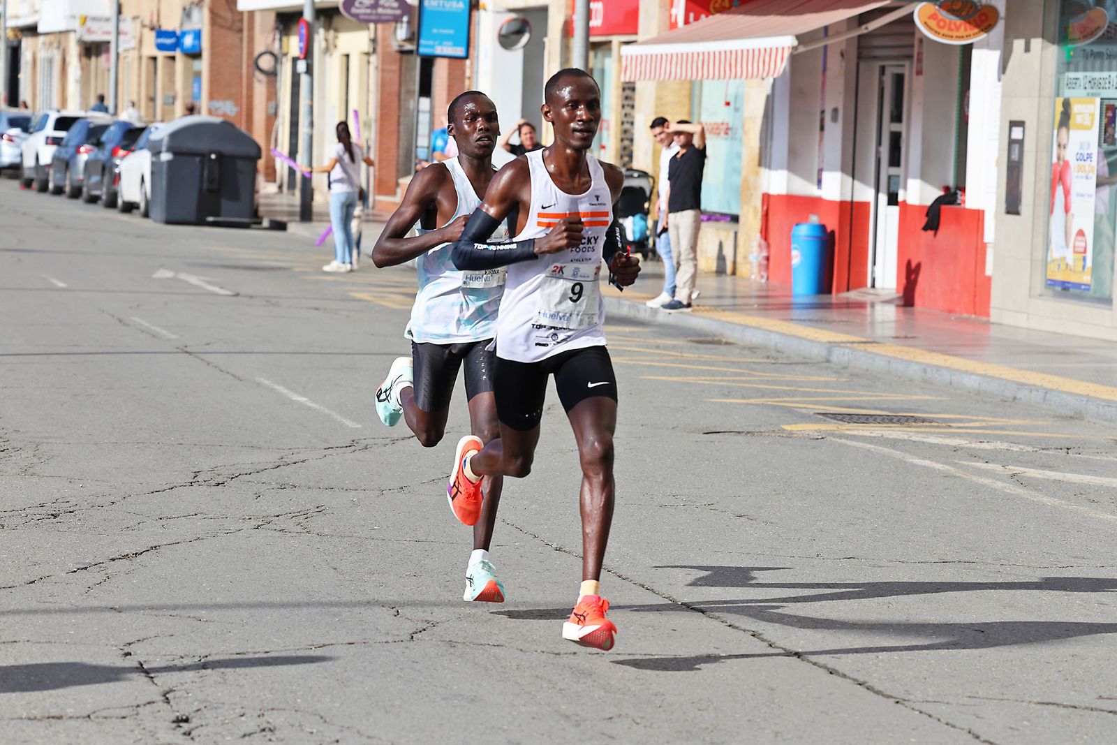 Las mejores imágenes de la carrera 21K Ciudad de Huelva