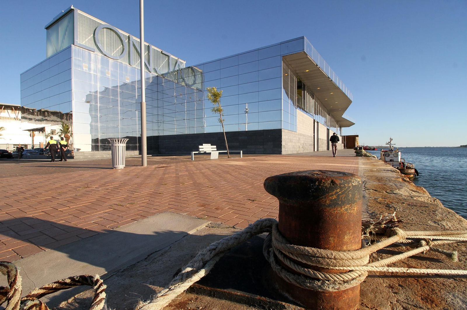 Vista de la nueva lonja del Puerto de Huelva.