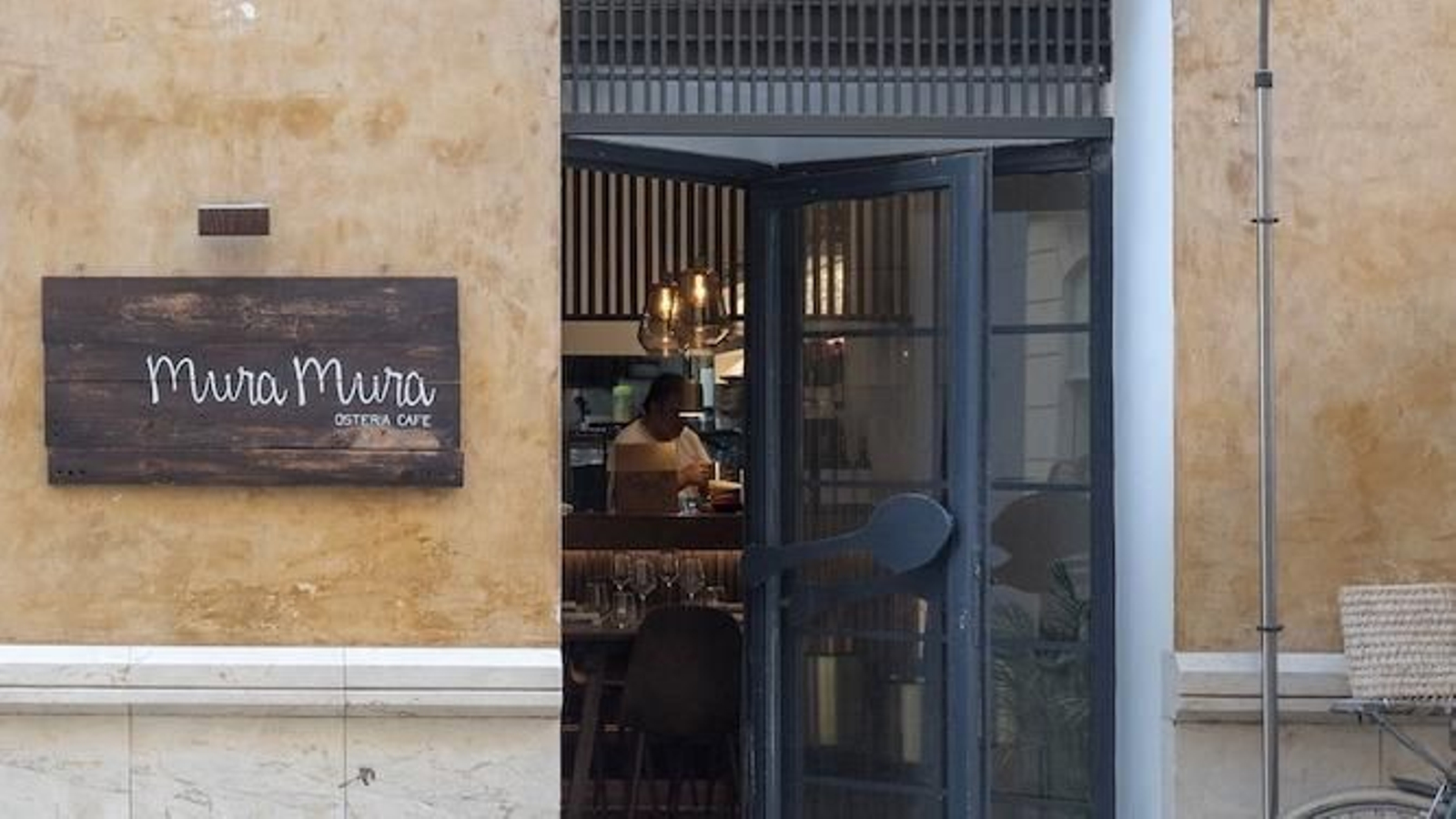 Mura Mura, uno de los nuevos restaurantes 'Recomendados' de la Guía Repsol en el centro de Málaga. Mura Mura, uno de los nuevos restaurantes 'Recomendados' de la Guía Repsol en el centro de Málaga.