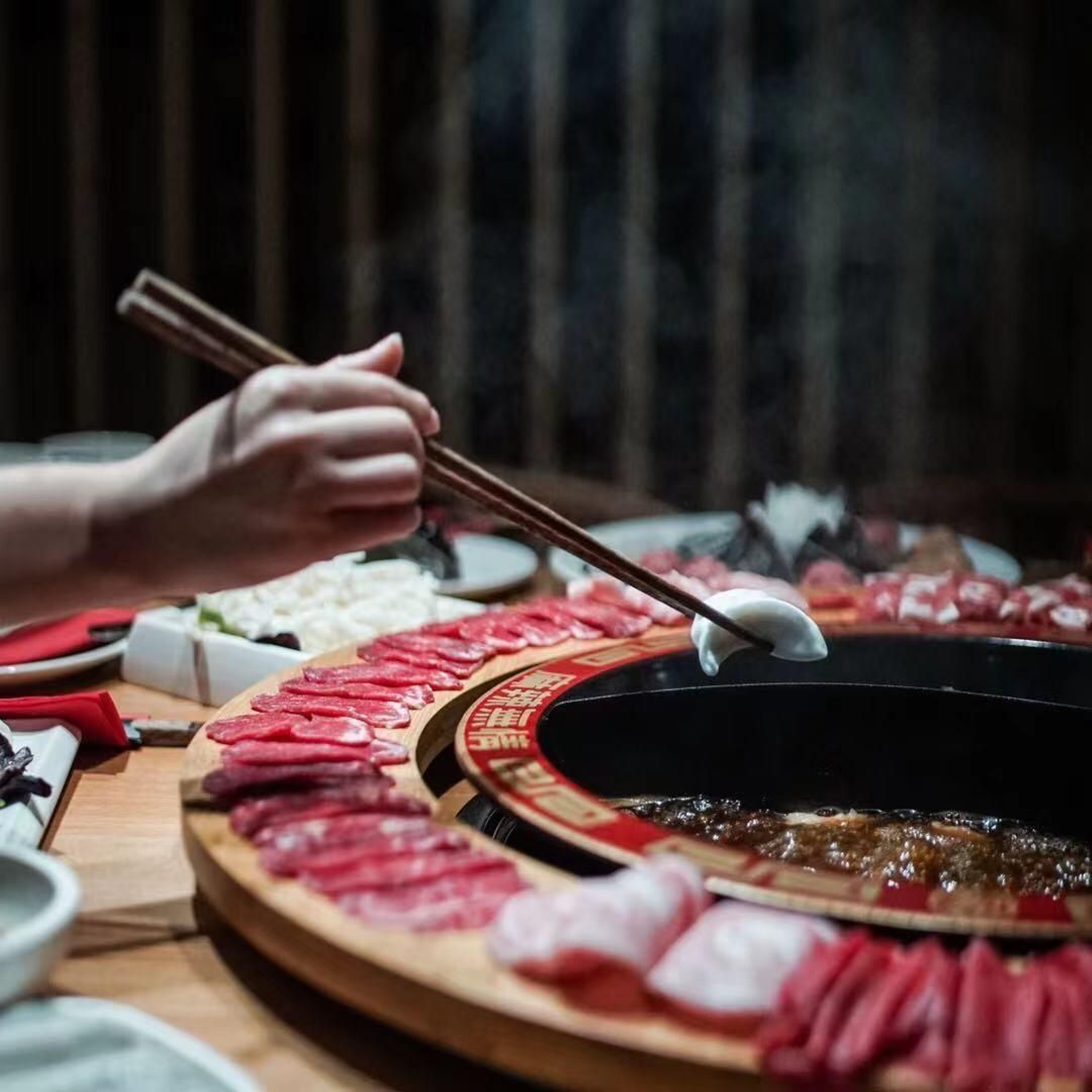 Este establecimiento sirve el típico Hot Pot chino de estilo 'Chongqing'.