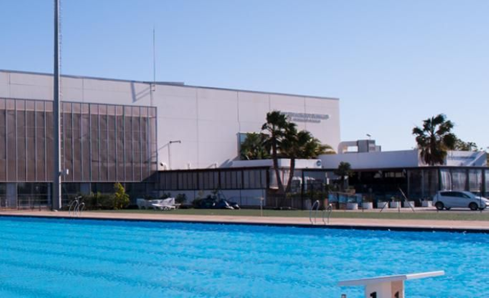 Zona de aguas de un centro deportivo municipal.