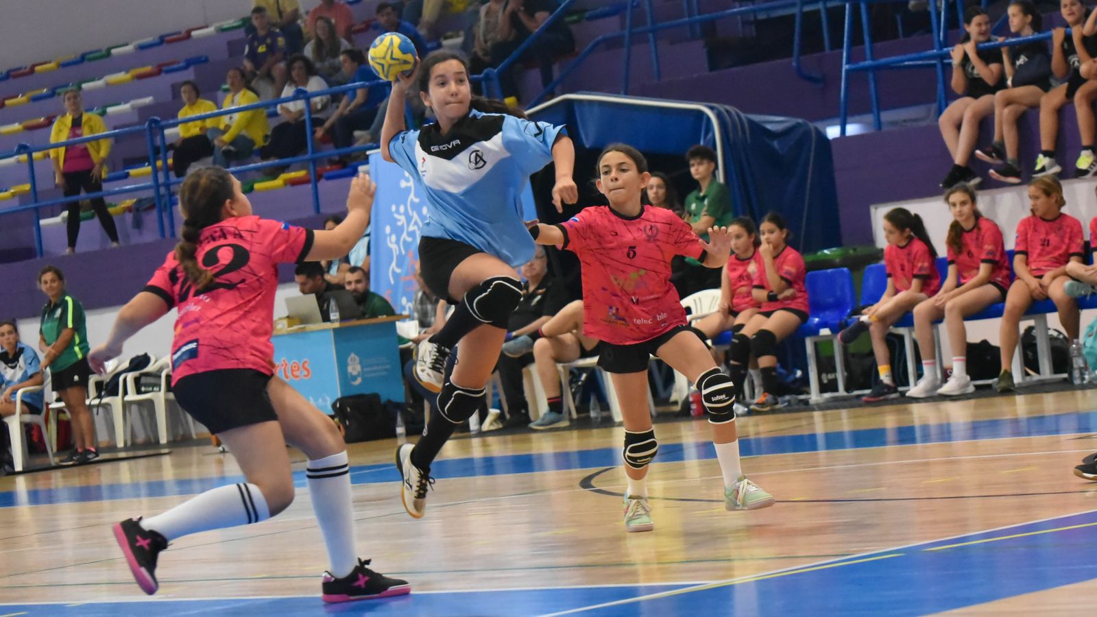 Las fotos de la segunda jornada del Cadeba de balonmano alevín de La Línea