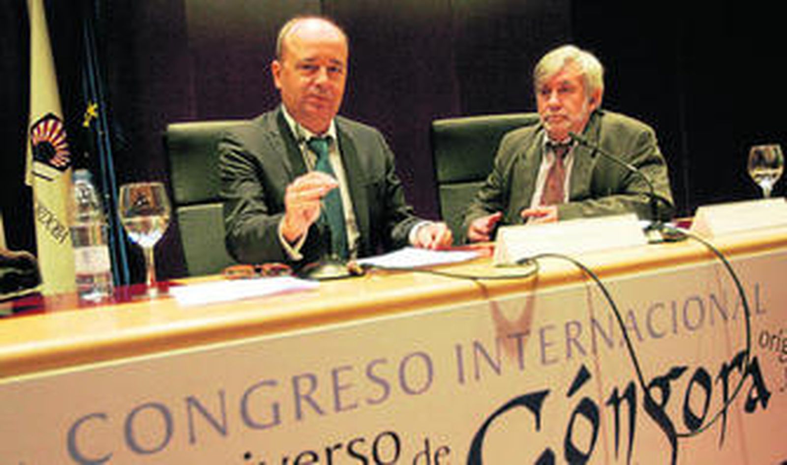 Roses, junto al profesor Teodosio Fernández.