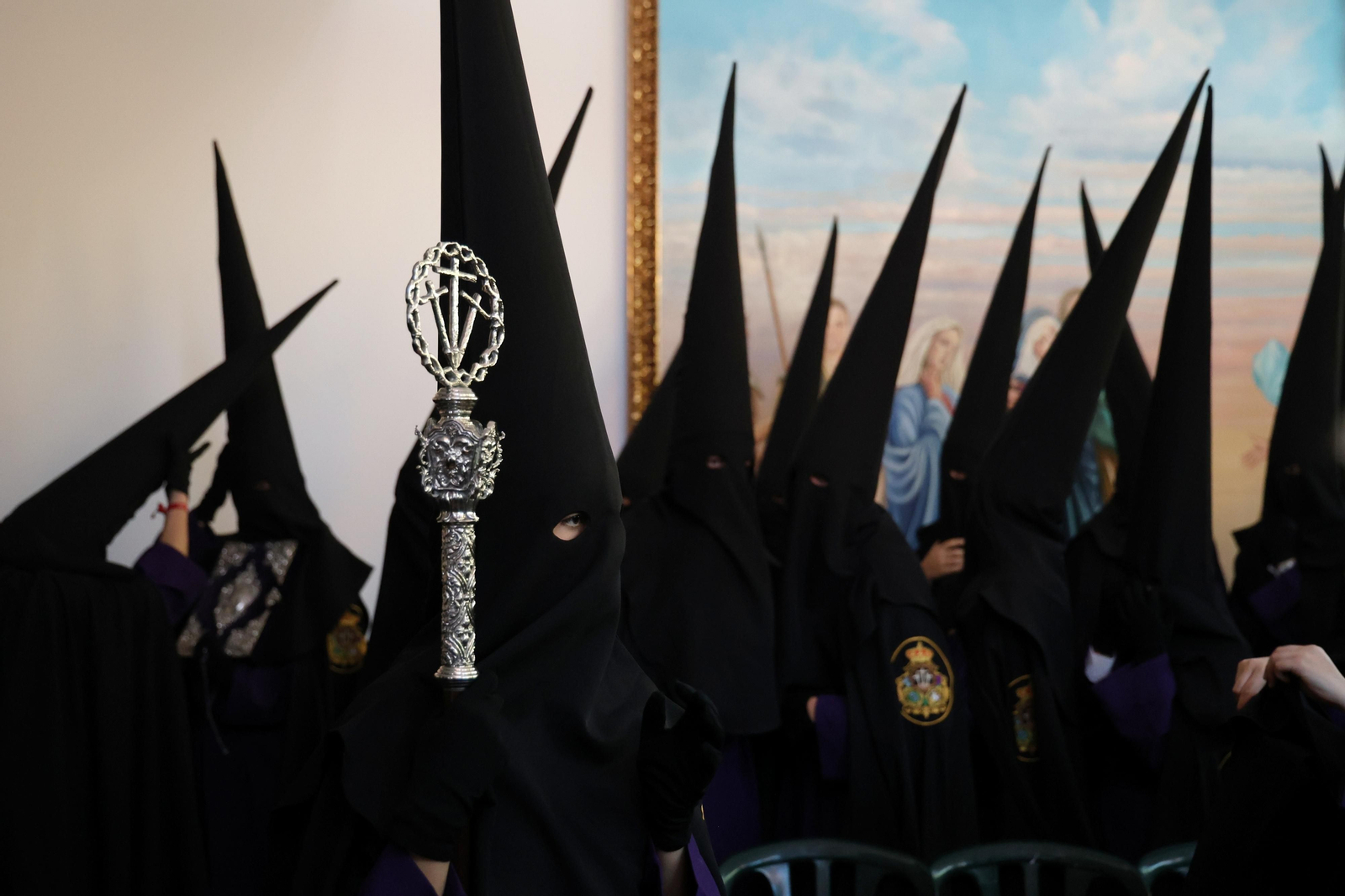 Crucifixión en su procesión del Lunes Santo en Málaga, en fotos