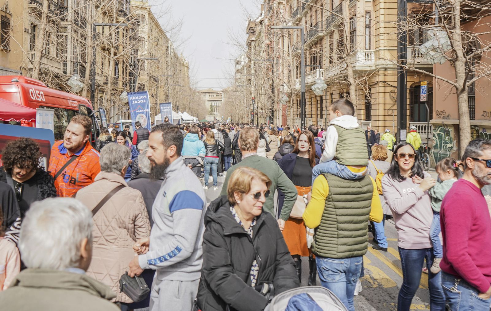 El Día Sin Coche llena de ciudadanos la Gran Vía de Granada