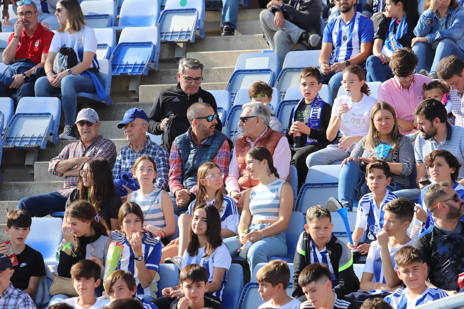 Imágenes del gran ambiente en el Nuevo Colombino para ver el  Recre-Burgos