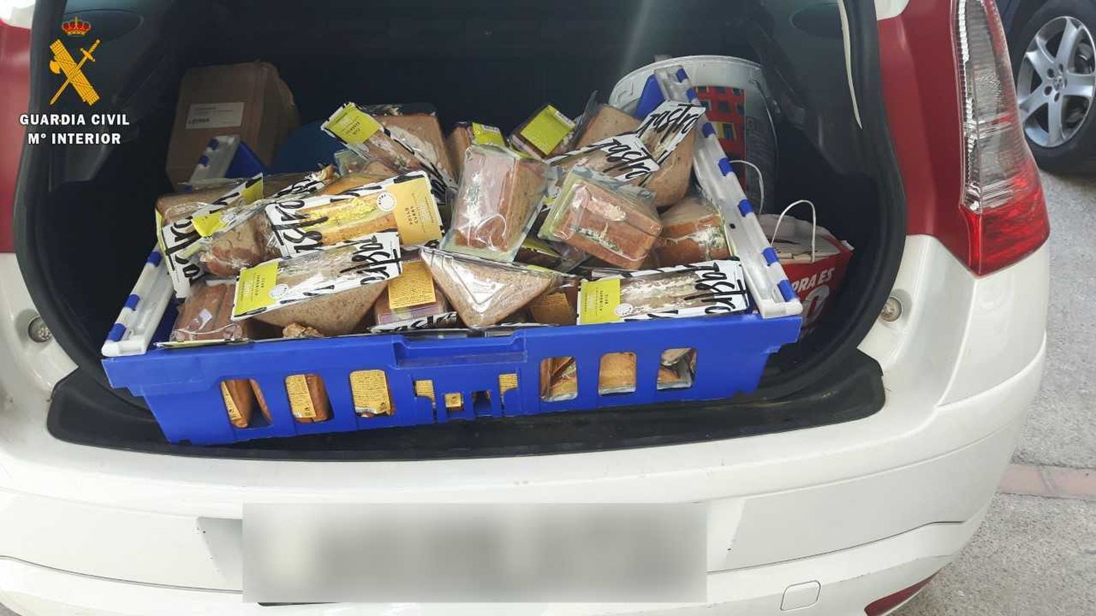 Roban un camión de sandwiches para venderlos de forma paulatina