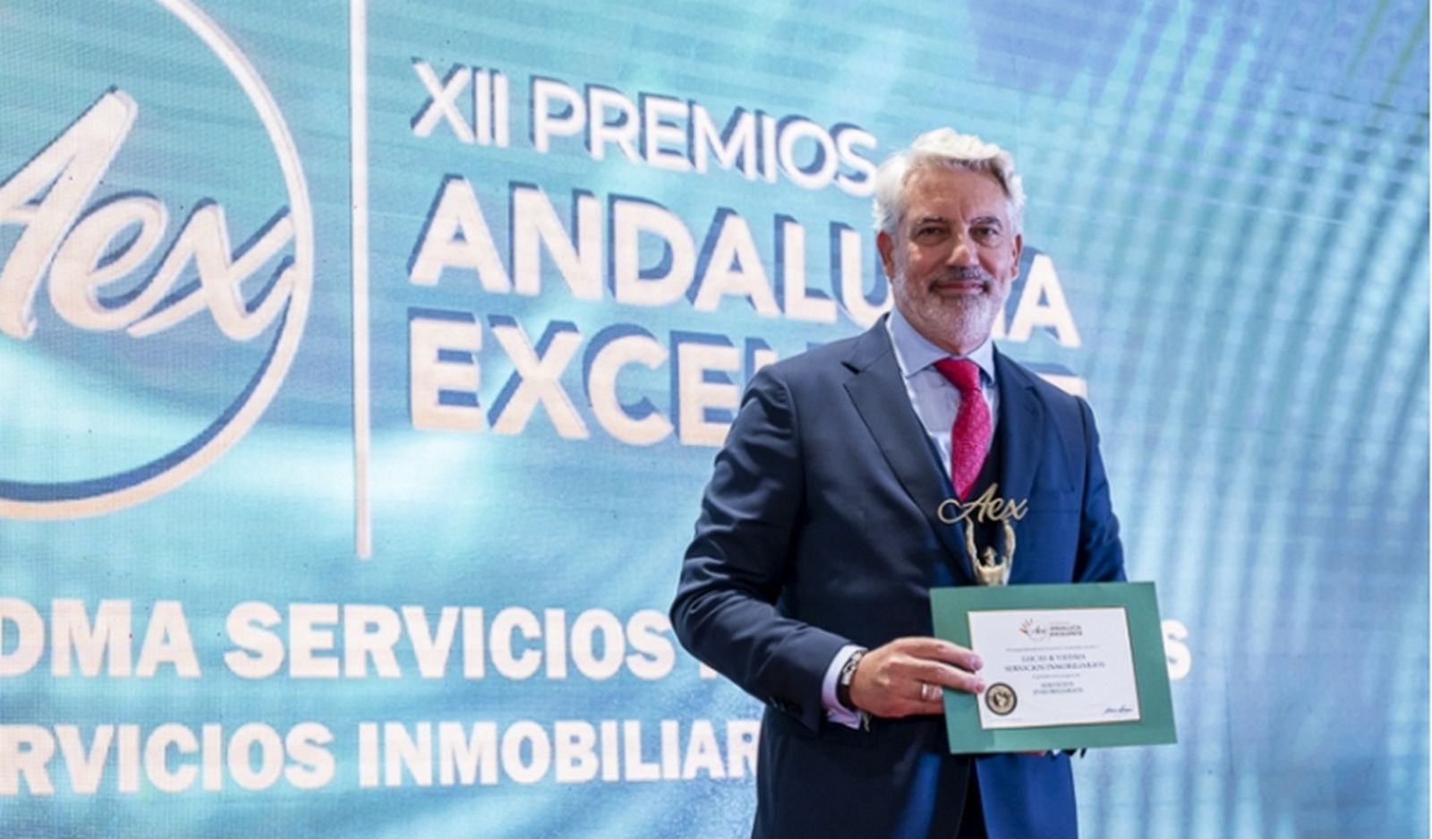 José Manuel Moreno Lucas-Viedma, el Dioni de Pino Montano, el pasado mes de octubre, cuando recibió el premio Andalucía Excelente de 'El Suplemento'.