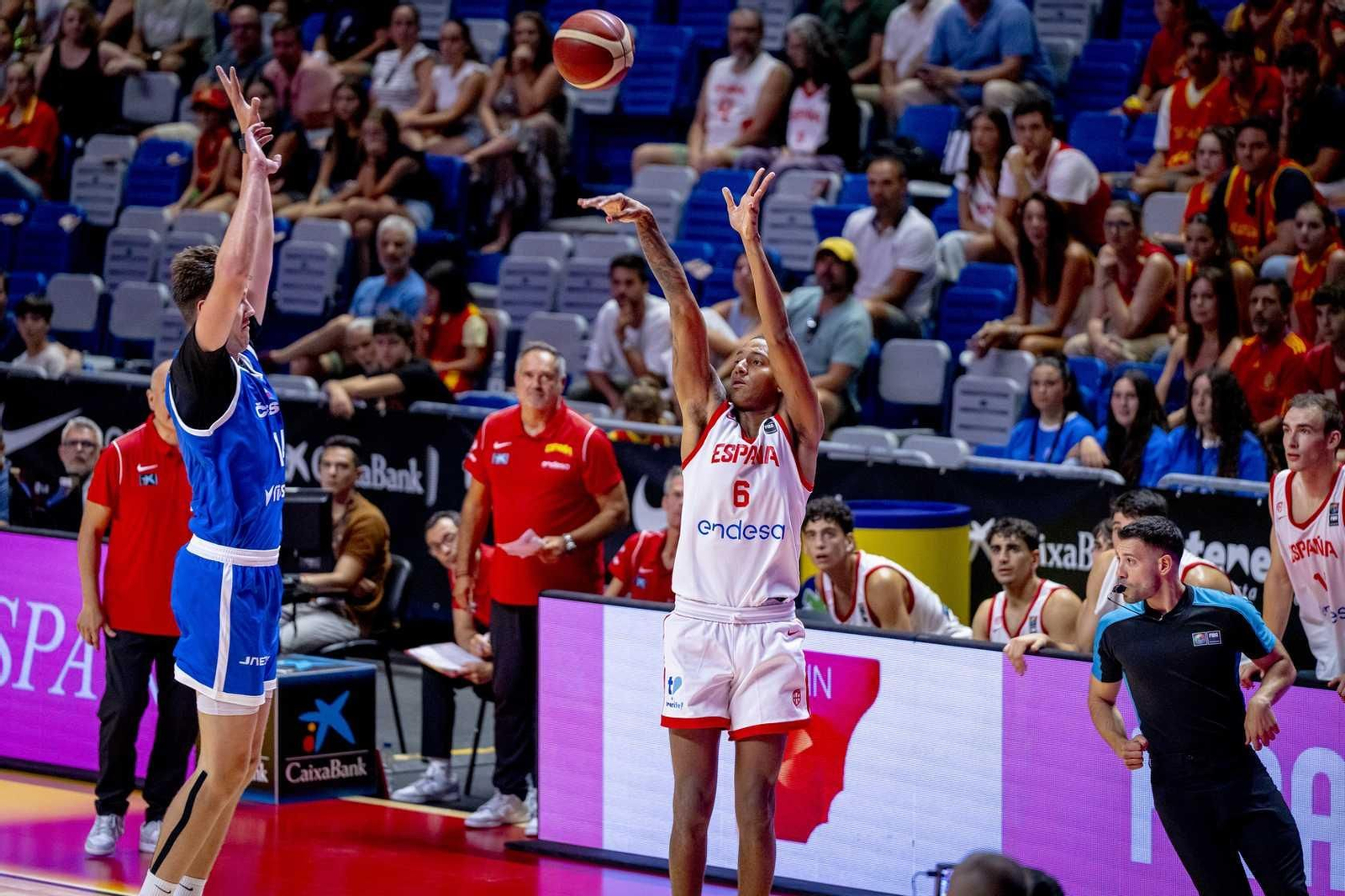 España B-República Checa, en fotos