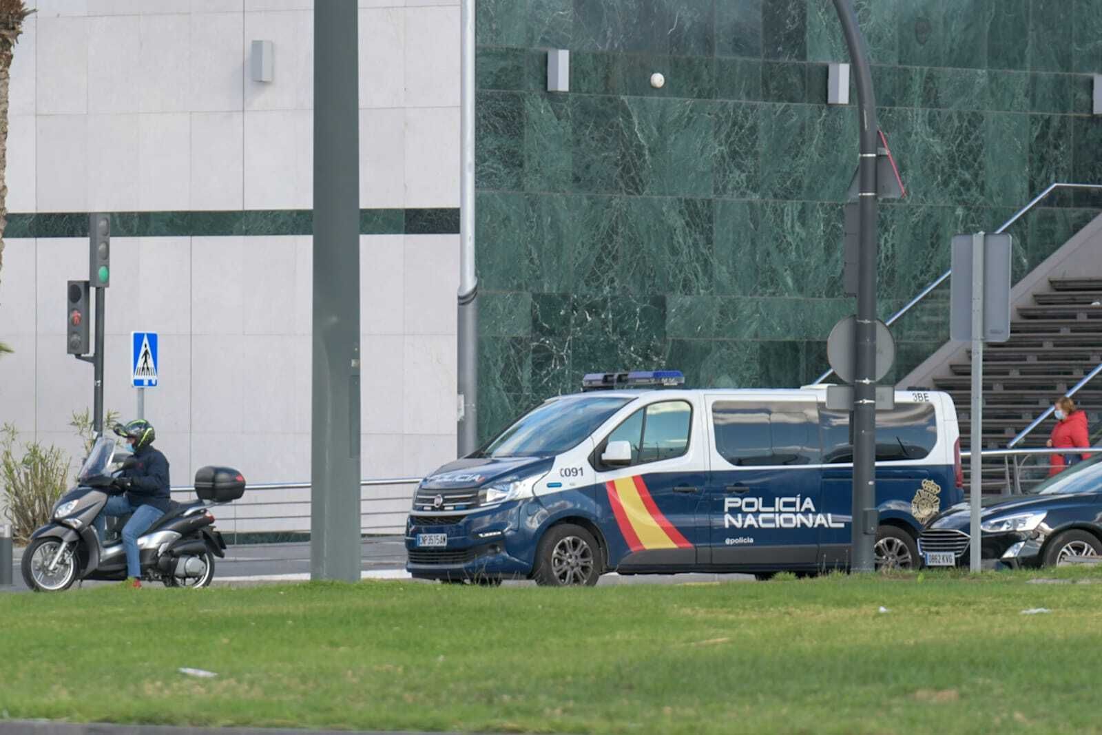 Las siete diferencias de una Granada confinada: fotos del primer día de cierre perimetral