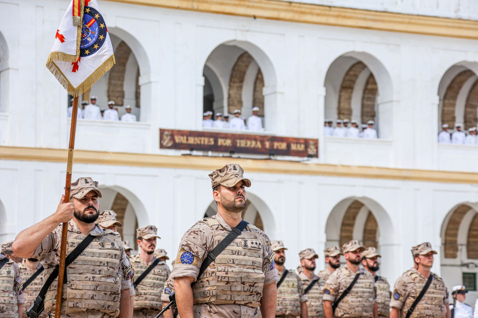 Recibimiento en San Fernando a la fuerza expedicionaria de la Infantería de Marina de regreso de Malí.