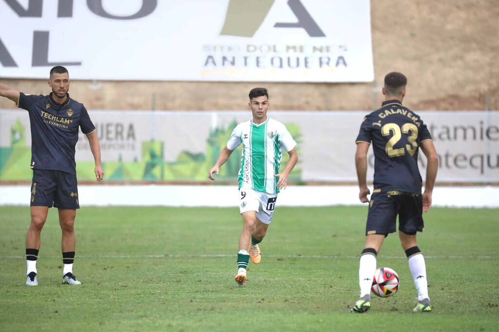 Antequera CF - CD Castellón: David olbiga a Goliath a firmar las tablas (1-1)