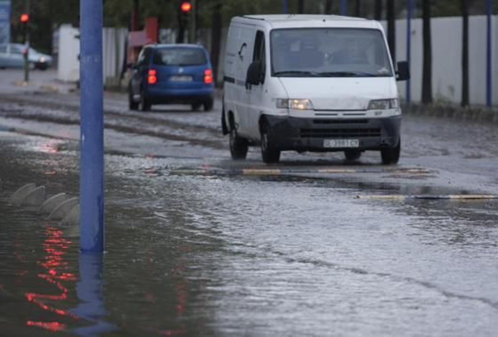 A pesar de haber provocado las lluvias 78 incidencias en Sevilla capital no hay que lamentar ningún daño personal.

Foto: Victoria Hidalgo/Jaime Martínez
