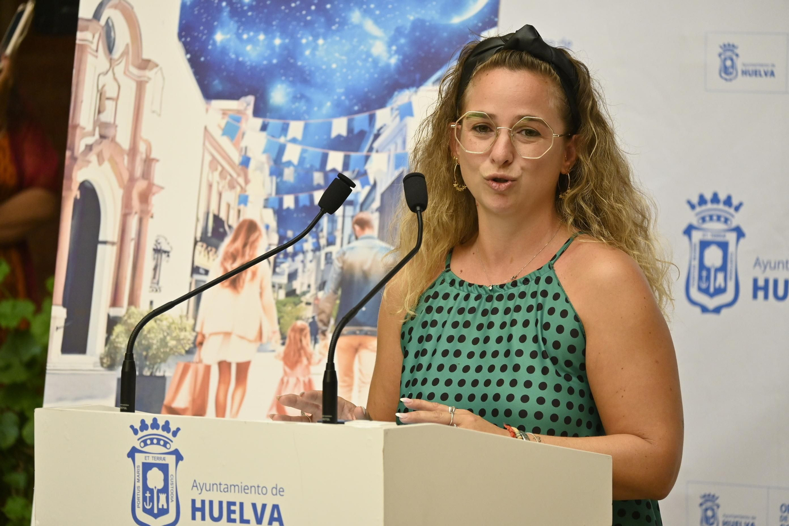 Imágenes de la presentación de la ¨Noche del Comercio¨ en Huelva