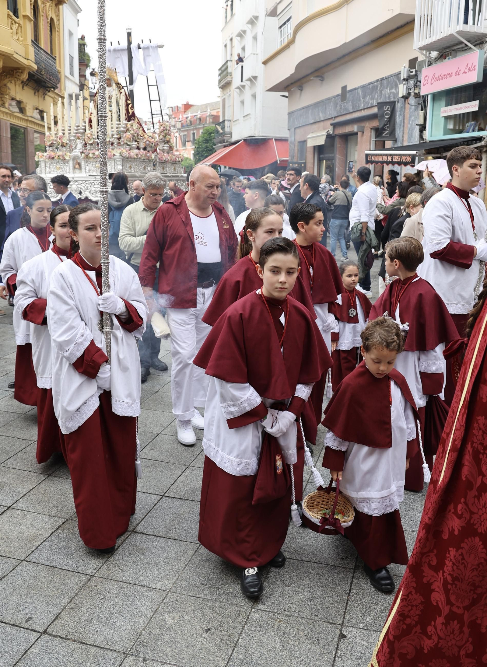 Los Desamparados del Parque Alcosa recorre el centro de Sevilla