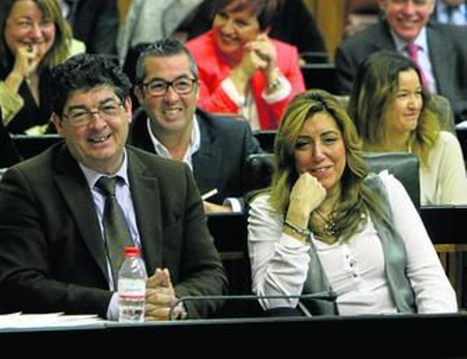 Diego Valderas y Susana Díaz en el Pleno del Parlamento el pasado miércoles.