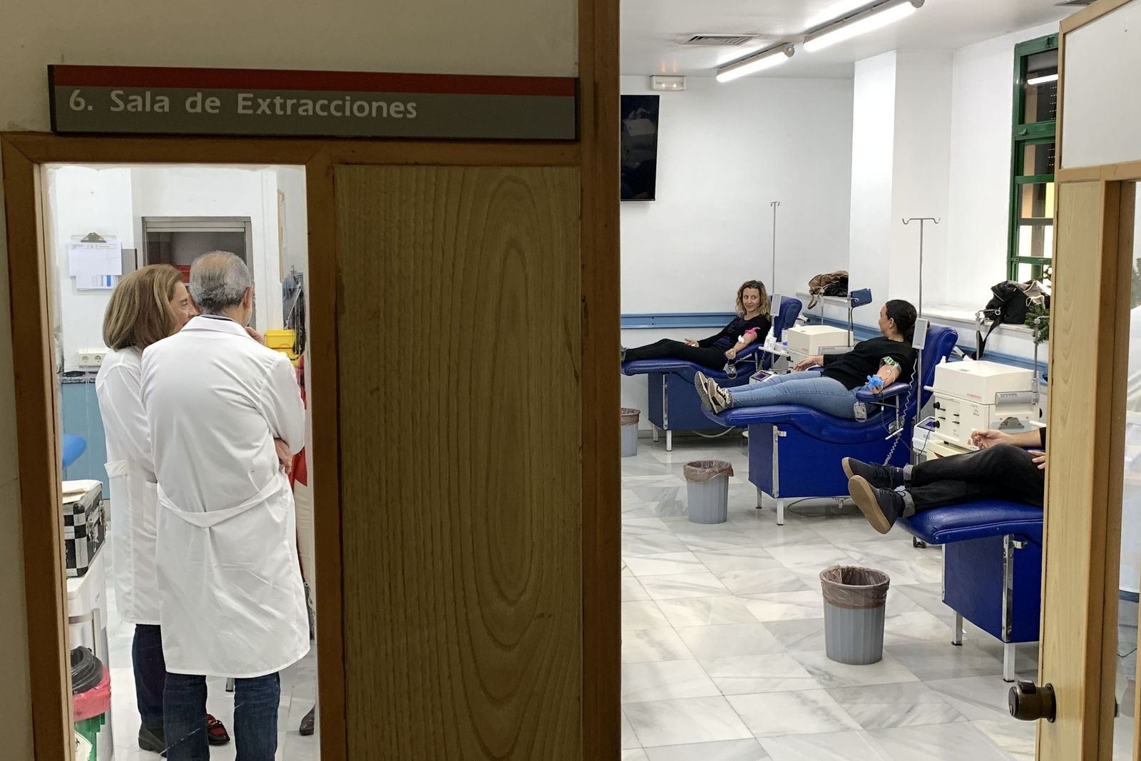 Donantes de sangre en un centro de transfusión sanguínea en Andalucía