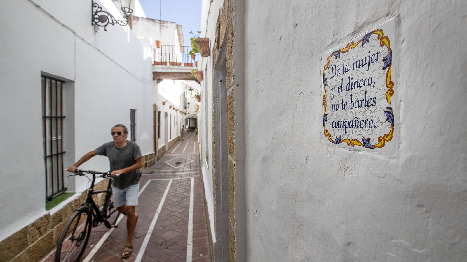 El callejón Cróquer y sus pintorescos azulejos, ahora en el punto de mira.