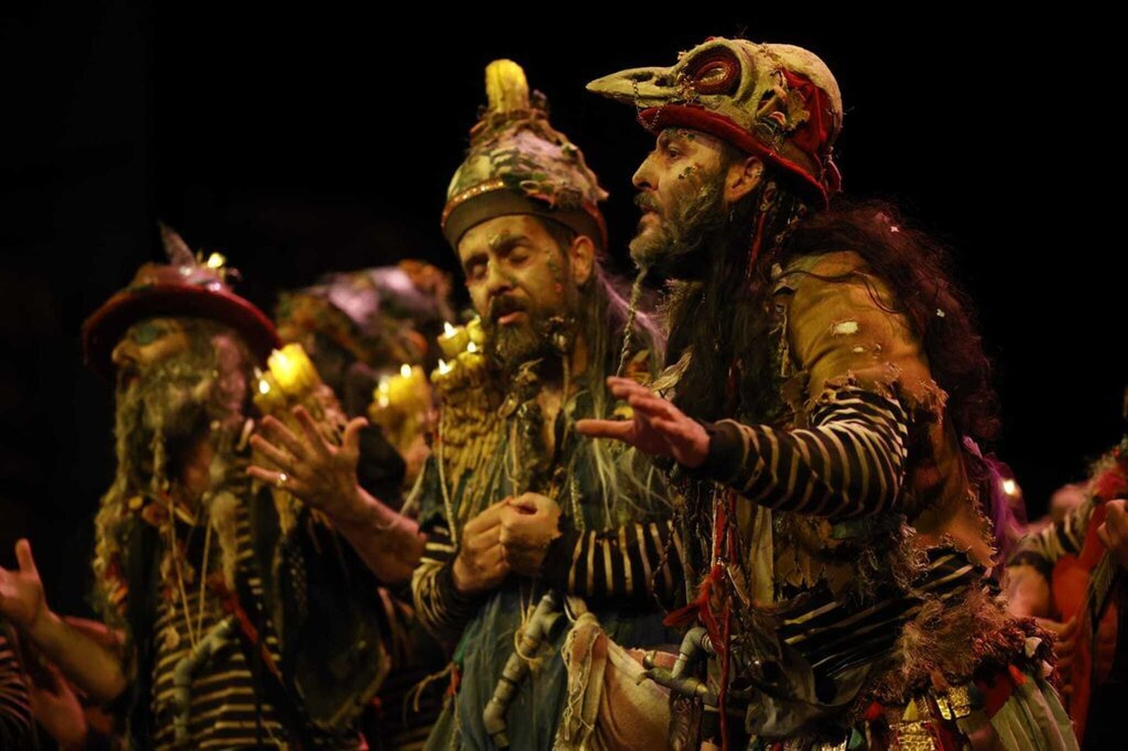 Actuación de la comparsa 'La ciudad invisible'