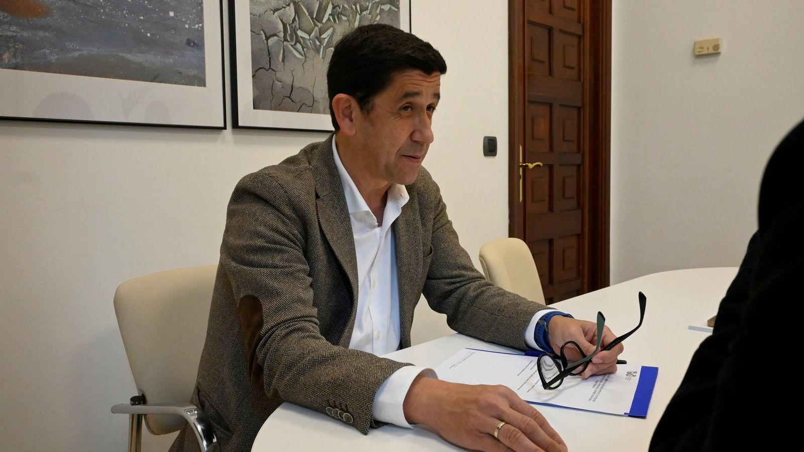 El alcalde de Ayamonte, Alberto Fernández, durante la entrevista concedidda a Huelva Información. El alcalde de Ayamonte, Alberto Fernández, durante la entrevista concedidda a Huelva Información.