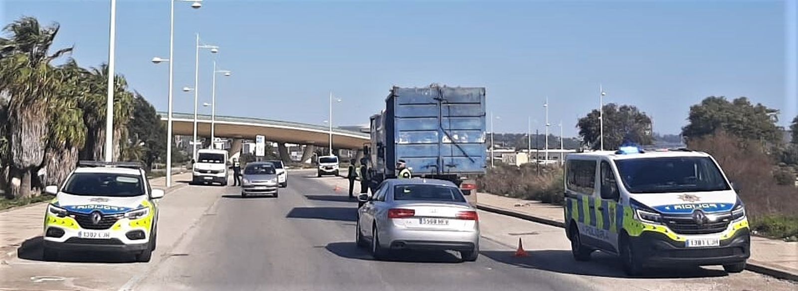La Policía Local de El Puerto, durante uno de los controles