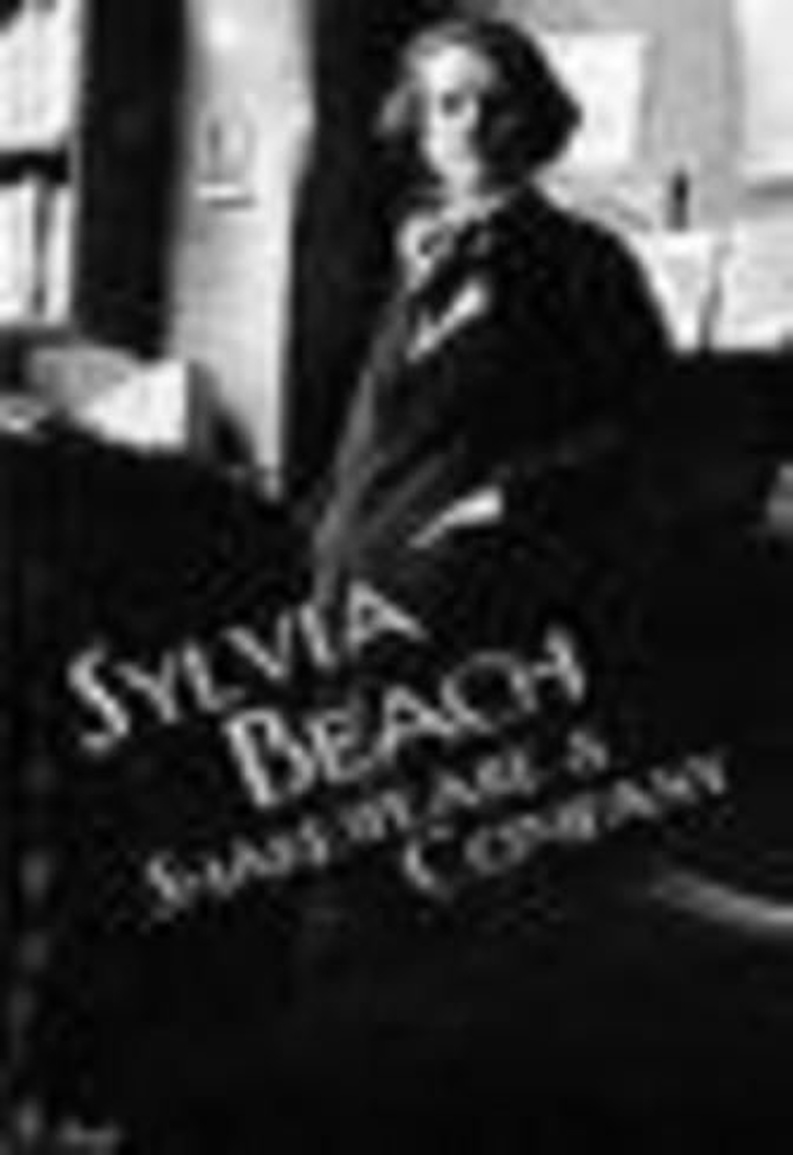 James Joyce y Sylvia Beach en el umbral de la mítica librería parisina.