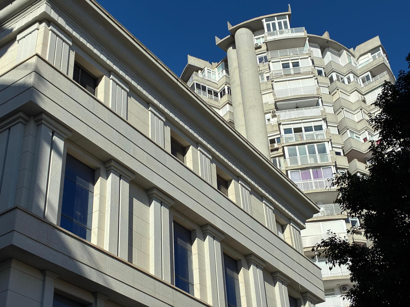 El edificio propuesto para implantar un campus en la Plaza Pablo Ruiz Picasso.