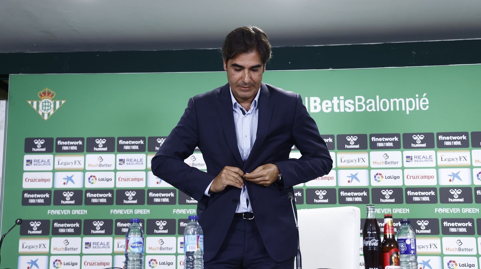 Ángel Haro, antes de comenzar una intervención.