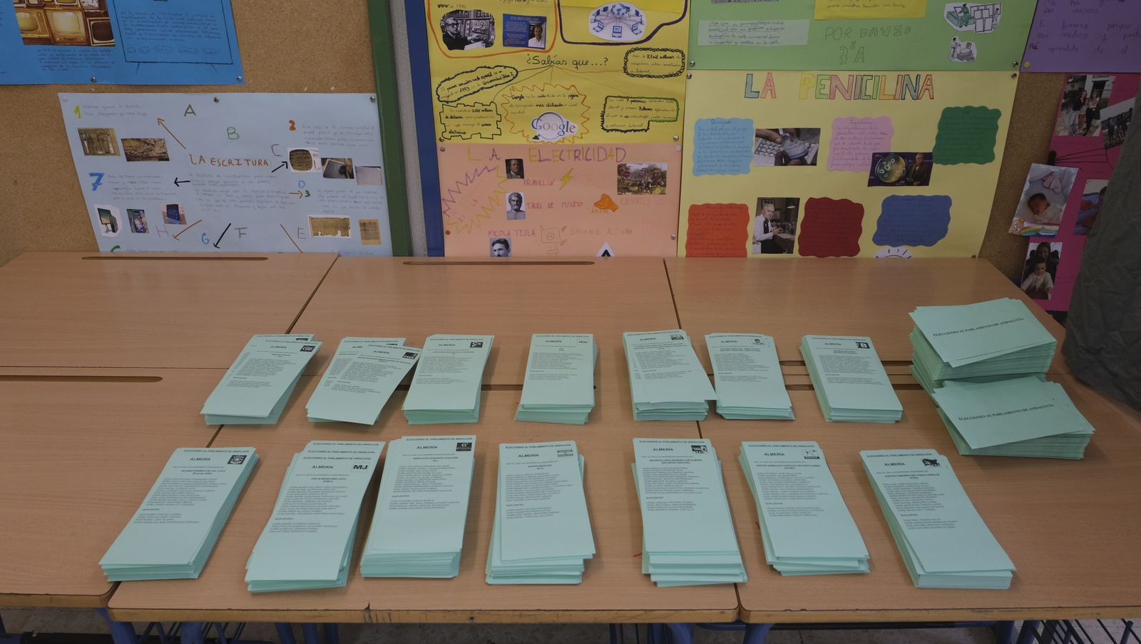 Imágenes de la votaciones en Almería al parlamento andaluz