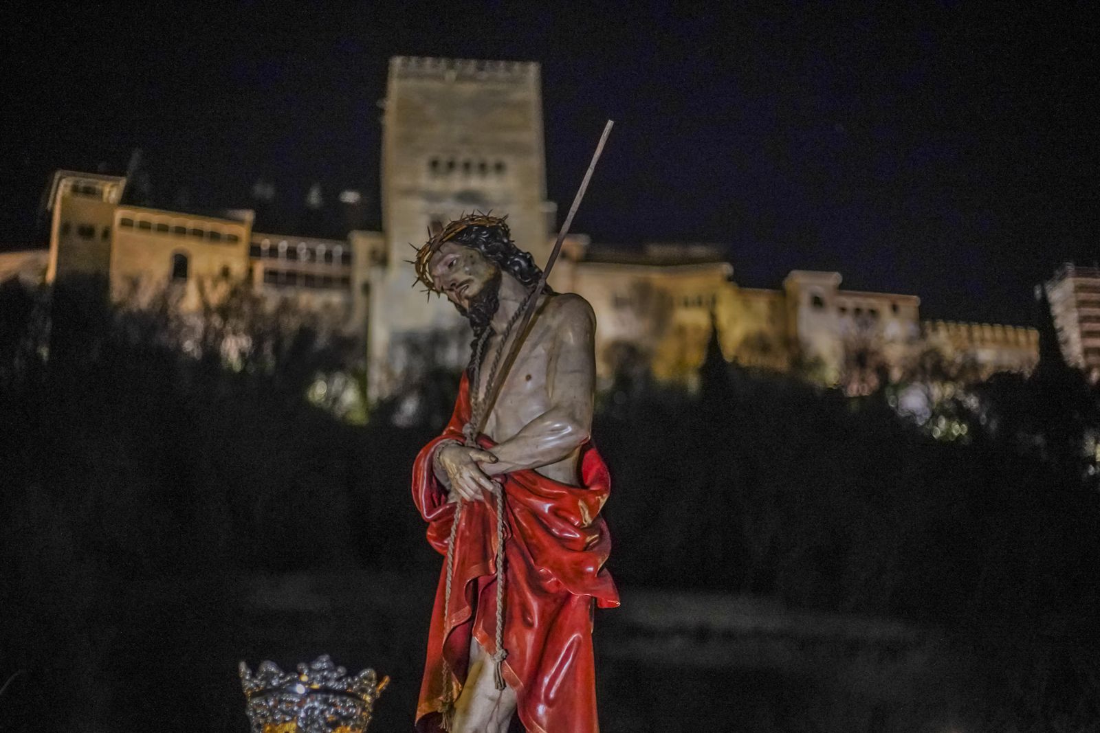 El Señor de la Sentencia, en vía crucis, a los pies de la Alhambra