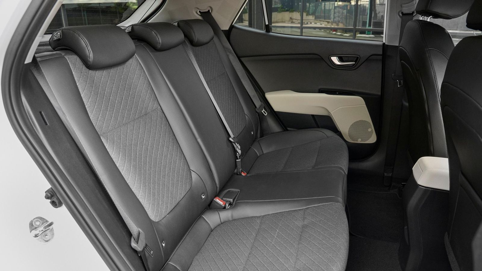 El espacio para las piernas quizá sea la cota de habitabilidad menos destacada de este nuevo Stonic, como lo era del anterior.