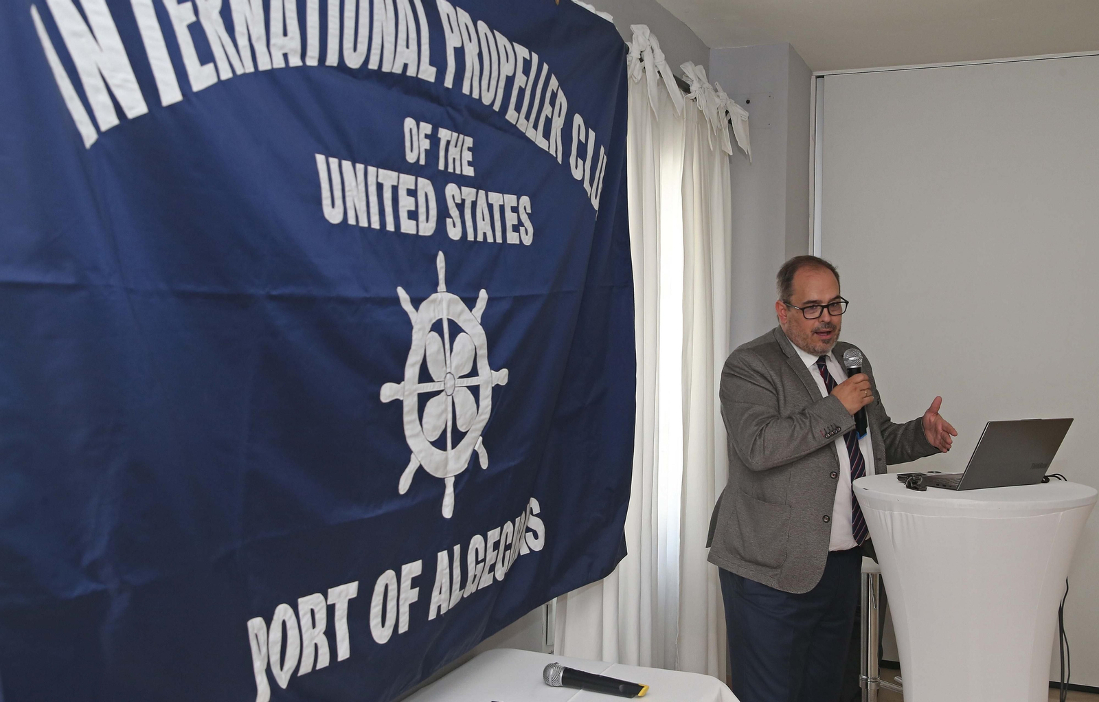 La conferencia del comisionado para el Corredor Atlántico en el Propeller Club Algeciras, en imágenes